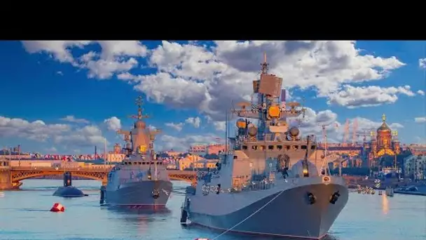 La marine russe défile à Saint-Pétersbourg pour célébrer ses 326 ans
