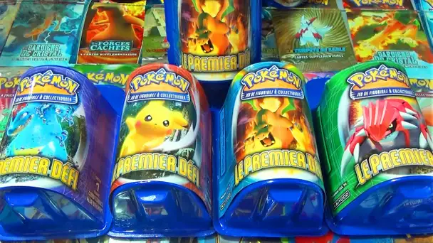 Ouverture de 5 Boosters Pokémon Ultra-Rare de Figurine ! Un DRACAUFEU SAUVAGE ATTAQUE !