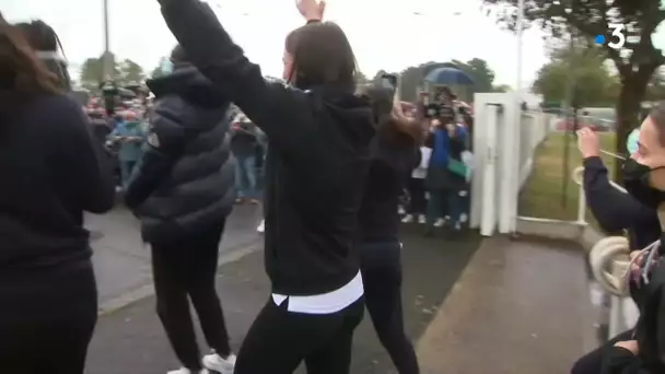 À Mont-de-Marsan, plusieurs centaines de supporters accueillent les championnes de Basket-Landes