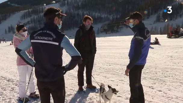 Le peloton de Gendarmerie de haute Montagne à Auron pour sensibiliser les usagers de la montagne