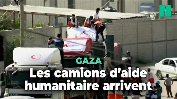 Les premiers camions d'aide humanitaire passent la frontière de Rafah entre l’Égypte et Gaza