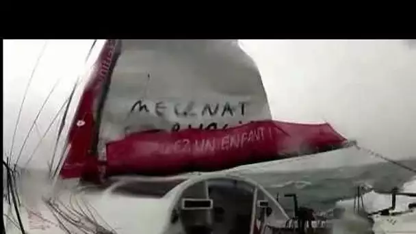 Tanguy de Lamotte et son bateau en avarie