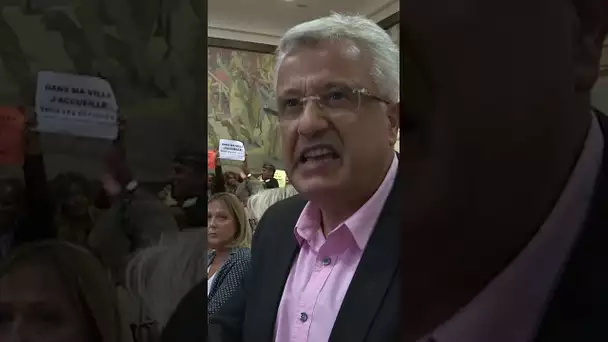 Un conseil municipal enflammé à Béziers😱