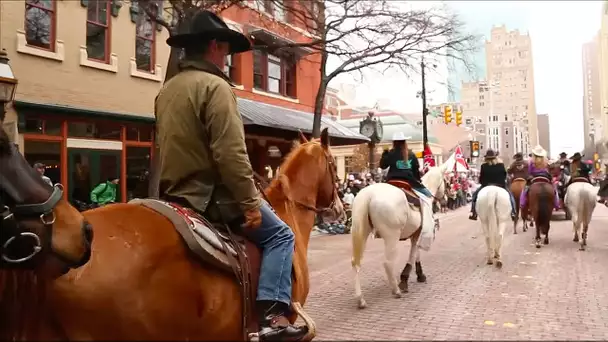 Ces cow-boys défilent au cœur de l’Amérique profonde