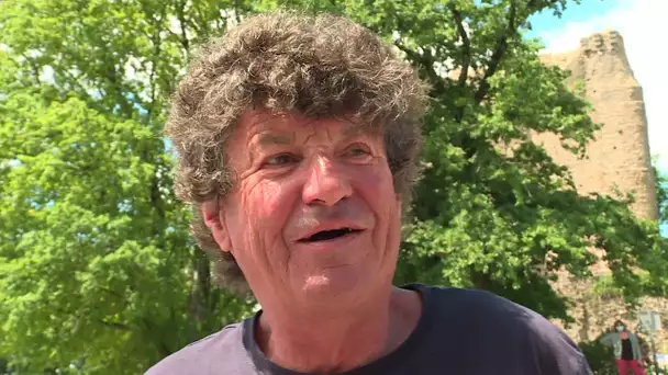 Jean Le Cam et la mascotte Ushu de retour dans une école à Pouzauges