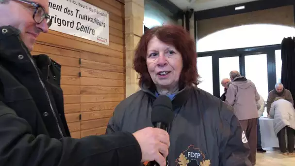 Avec Marie-France Ghouti, commissaire principale du marché aux truffes de Sainte-Alvère