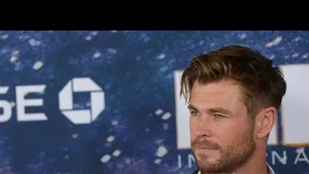 Chris Hemsworth nu dans la neige pour la fin d’année… Jennifer Garner manque de faire brûler sa cuis