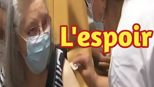 Mauricette est devenue dimanche à Sevran la première Française à recevoir le vaccin