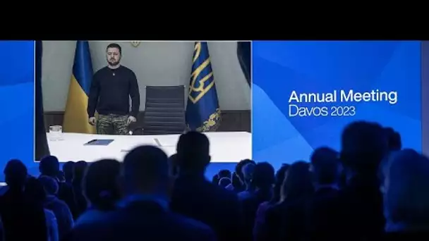 Minute de silence à Davos pour les victimes du crash d'hélicoptère en Ukraine