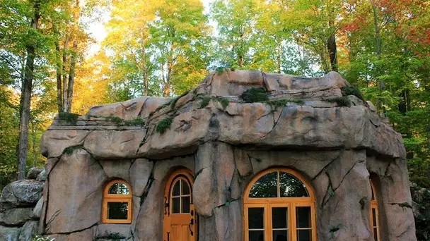 Ces fans de Tolkien ont construit une vraie maison de Hobbit !