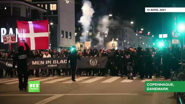 Après l'annonce du projet de «passeport vaccinal», les Men in Black manifestent au Danemark
