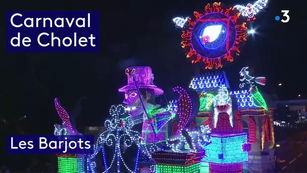 Carnaval de nuit de Cholet 2024 - Les Barjots et leur "Manoir en T"