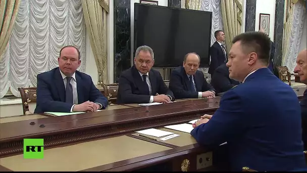 EN DIRECT : Vladimir Poutine tient une réunion de travail
