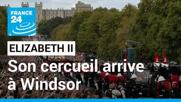 Funérailles d'Elizabeth II : le cortège funéraire arrive au château de Windsor • FRANCE 24