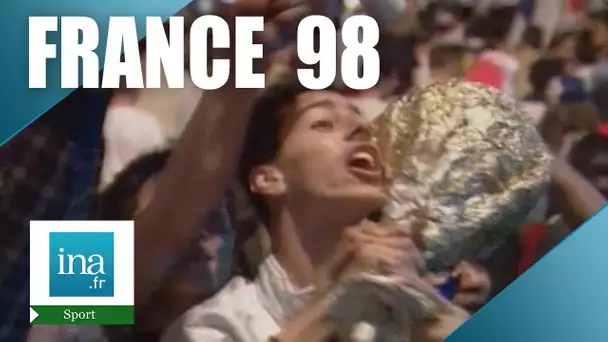 France 98 : Nuit de fête sur les Champs-Elysées après la victoire  | Archive INA