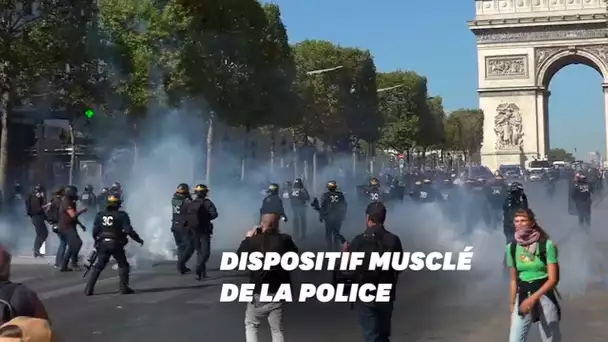 Les gilets jaunes et la police jouent au chat et la souris sur les Champs-Élysées
