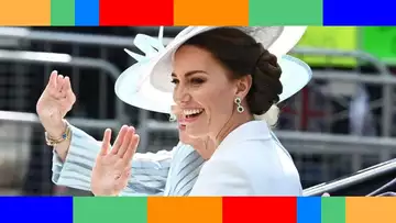 Kate Middleton radieuse  ce look bleu marine et blanc sublime pour le Jubilé d'Elizabeth II
