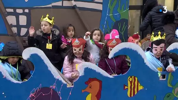 Pour le carnaval de Chambéry, ils ont troqué la montagne pour ... la mer !