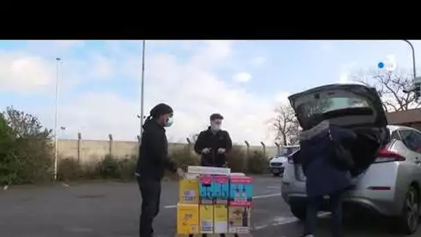 Les Anglais font le plein de marchandises en France.