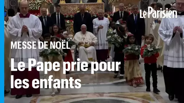 Le pape François célèbre Noël au Vatican et prie pour «les enfants dévorés par les guerres»