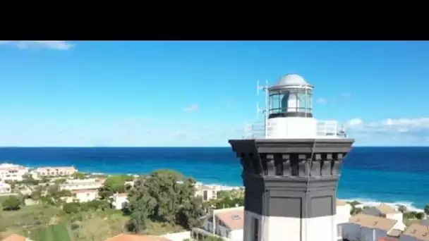 MEDITERRANEO – En Italie, Sicile, les anges gardiens du phare de Capo Peloro.