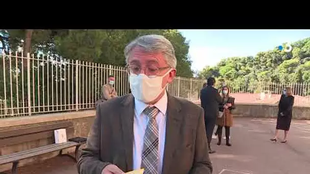 Jean Luc Gagliolo adjoint au maire délégué à l éducation mairie de Nice et les cartes Panini