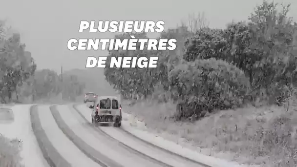 Il neige à gros flocons dans le Gard