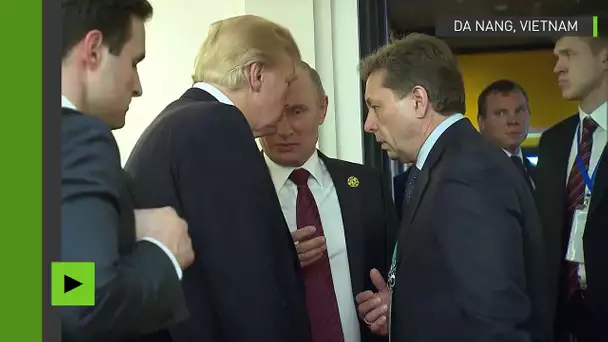 Vladimir Poutine et Donald Trump discutent brièvement dans les couloirs de l’APEC