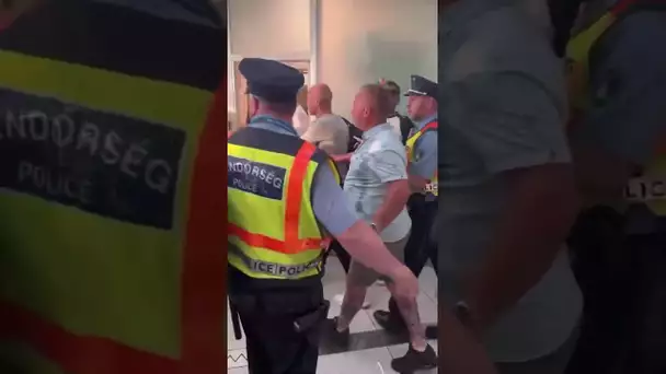 😳 L’arbitre de la finale de l'Europa League pris à parti par des supporters à l'aéroport !