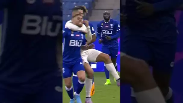 😳 Cristiano Ronaldo pète un plomb en plein match !