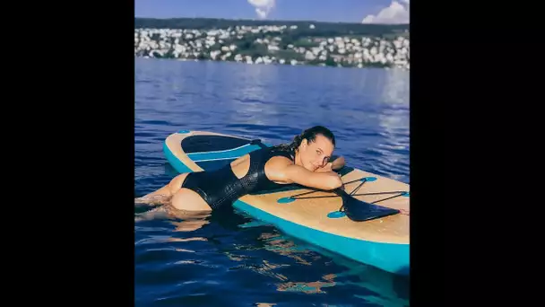 Ilona Smet : divine en mer, son maillot de bain string fait sensation sur Instagram