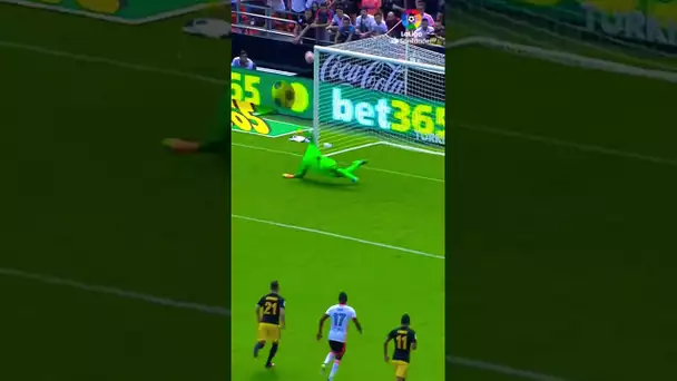 A saved penalty?? Diego Alves is BACK! 😎 👐 💪  #shorts #laligasantander #rccelta