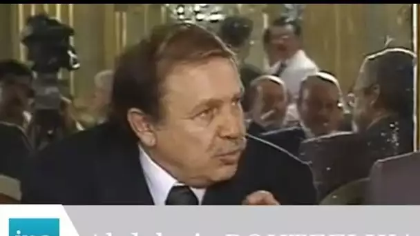 Abdelaziz Bouteflika face aux journalistes à Paris - Archive INA