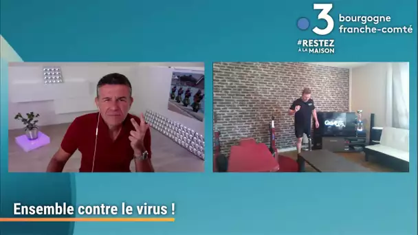 Faire de la gym à la maison avec une table basse : Ensemble contre le virus