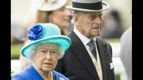 Sortie à la messe pour la reine Elizabeth II alors que le prince Philip est toujours hospitalisé