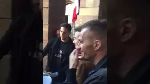 Matt Pokora reçoit la visite des joueurs du Racing