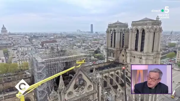 Notre-Dame, 1 an après l’incendie - C à Vous - 13/04/2020