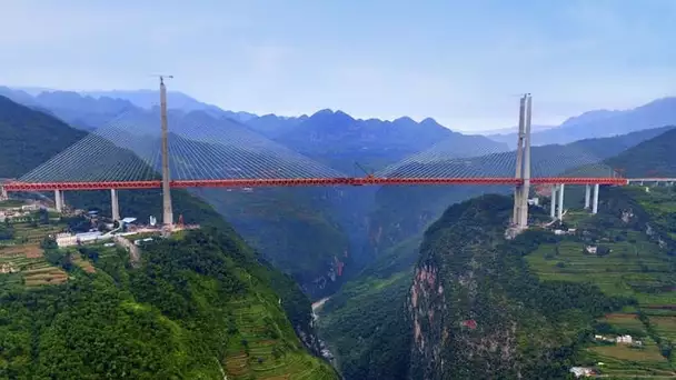 La Chine vient d’ouvrir le pont le plus haut du monde, et il est impressionnant