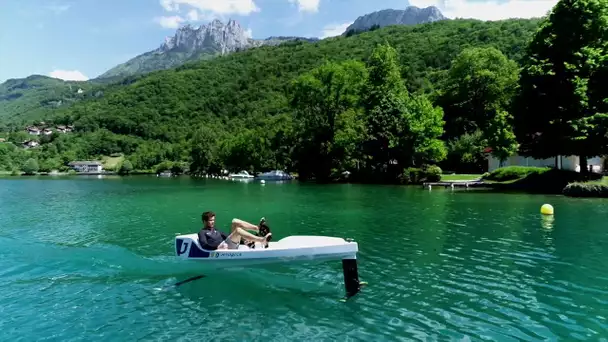 C'est un pédalo...volant! il est unique au monde et a été conçu à Annecy