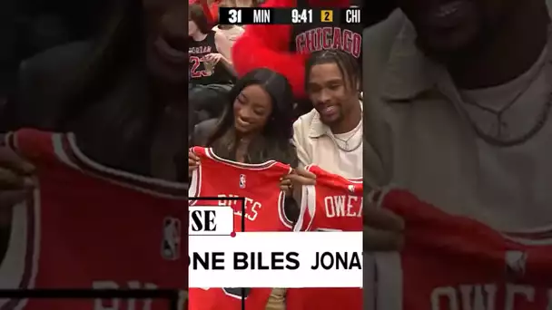 Simone Biles and Jonathan Owens are welcomed in Chicago! | #Shorts