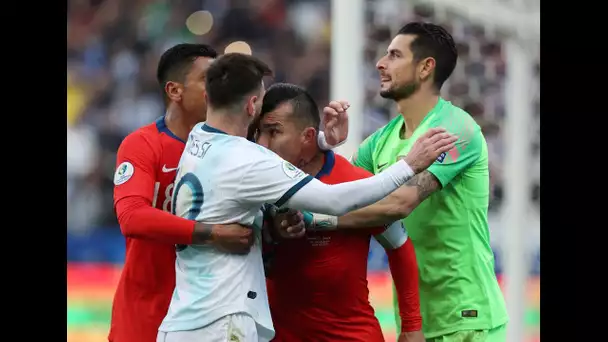 Copa America : Medel se défoule sur Messi, l'Argentin est expulsé !