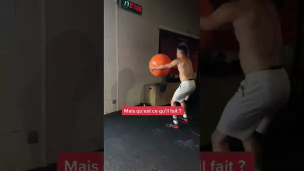 Mais qu’est-ce qu’il fait ?? 😱