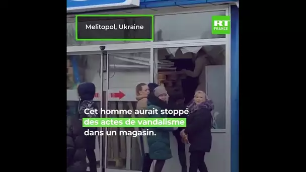 Ukraine : un homme s’oppose au vandalisme d’un supermarché