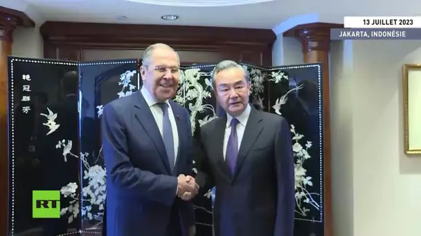 Djakarta : le ministre russe des Affaires étrangères s'entretient avec son homologue chinois