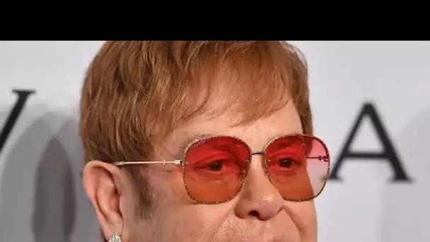Opération à la hanche pour Elton John, qui reprendra sa tournée d'adieu en 2022