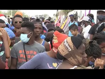 Une mesure sanitaire controversée bloque les migrants aux frontières américaines