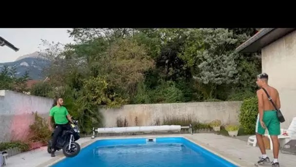 JE JETE LE STUNT DE MOMO DANS LA PISCINE…