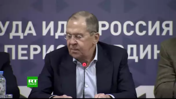 Sergueї Lavrov participe à l'Assemblée du Conseil de politique étrangère et de défense