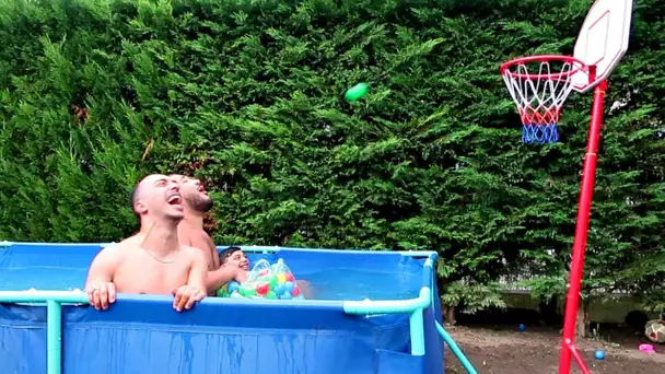 DÉFI DANS LA PISCINE .. METTRE UN MAX DE BOULES DANS LE PANIER DE BASKET AVEC SA BOUCHE