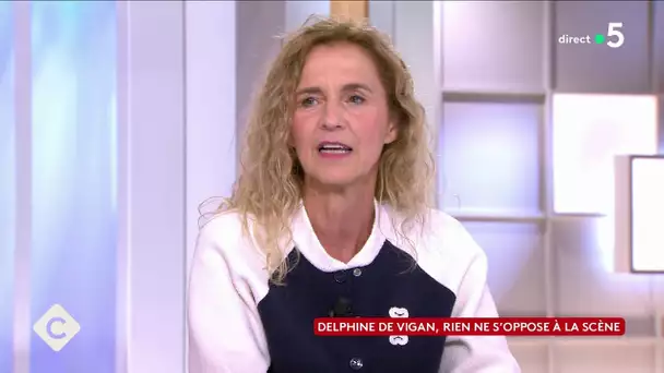 Delphine de Vigan : zoom sur les figurants au cinéma - C à Vous - 10/10/2024